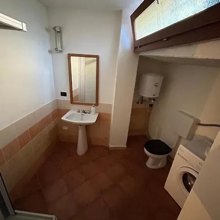 Maison Jaune 26 * أَويستا